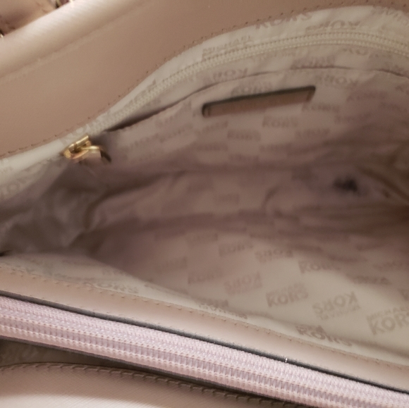 Michael Kors purse - Picture 4 of 8